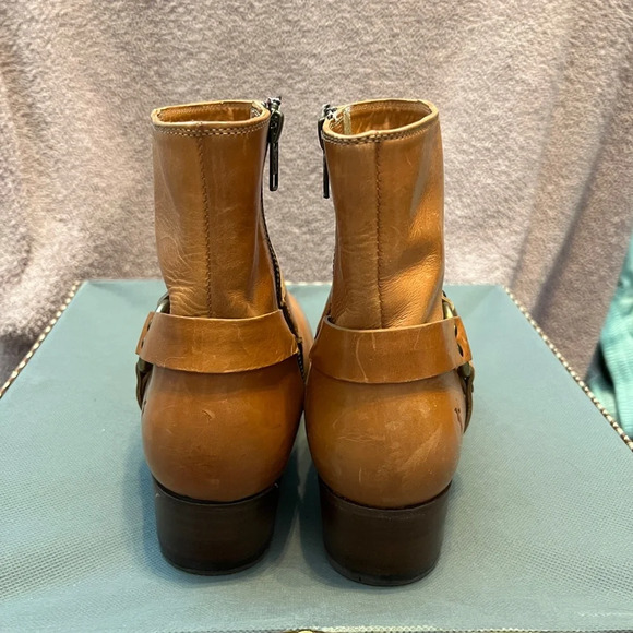 Frye women’s Dara harness moto ankle bootie size 7B - Picture 9 of 9